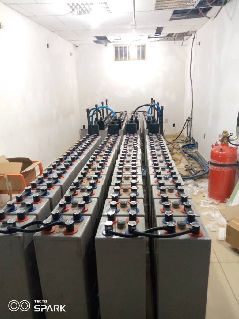 Batteries ENERSYS 2V 2000AH pour livrer 4000Ah sous 48 V