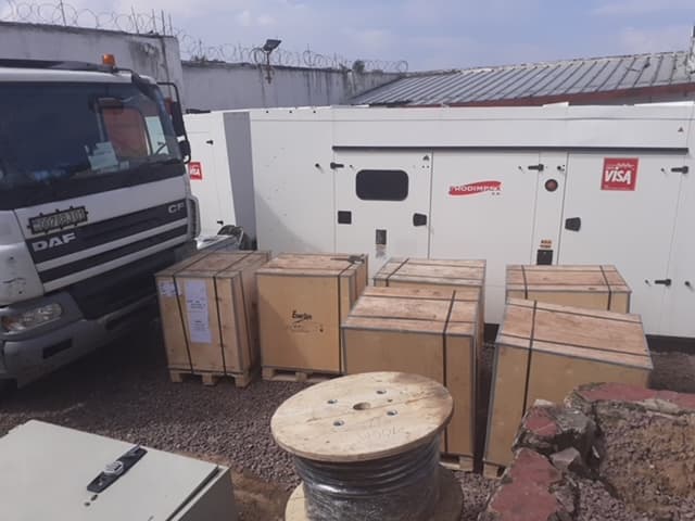 FOURNIR & INSTALLER GENSET & BATTERIES POUR DATA CENTERS