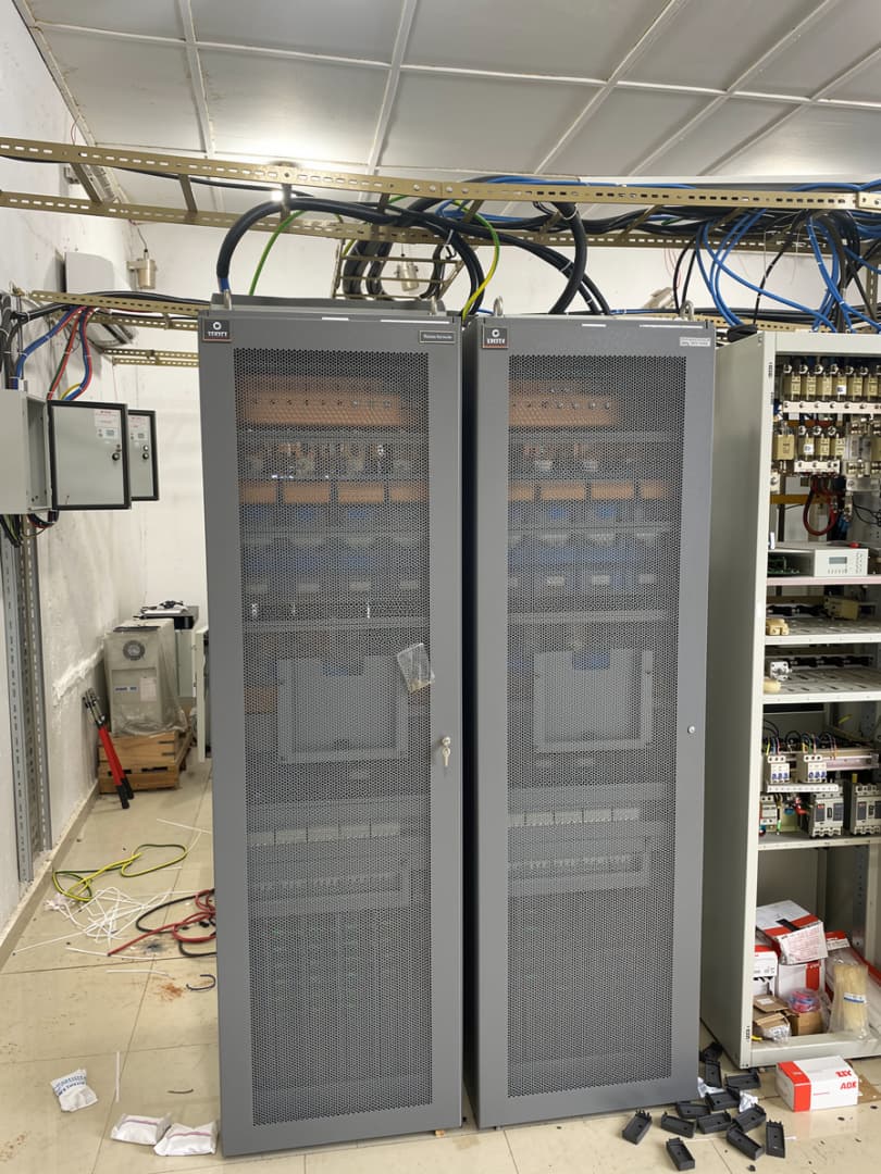 Fournir Installer et mise en service des RECTIFIERS 210 KW