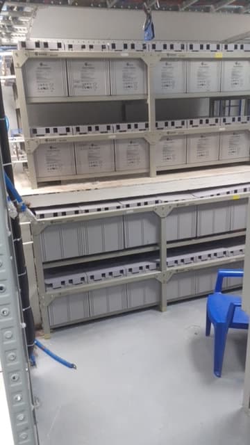 Racks & Batteries SHOTO 2V 1000AH pour livrer 4000Ah sous 48 V