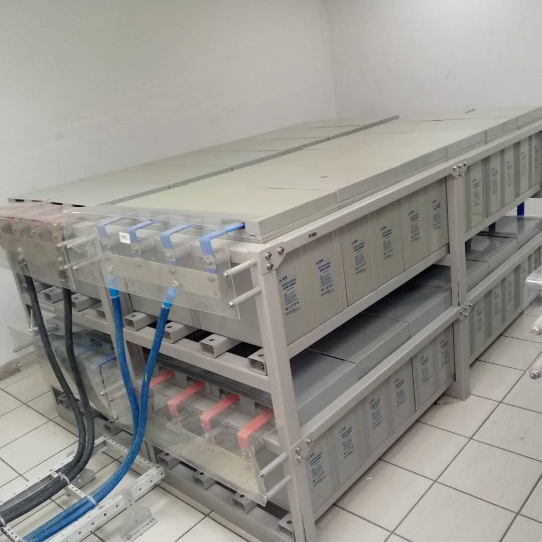 Racks & Batteries SHOTO 2V 2000AH pour livrer 4000Ah sous 48 V